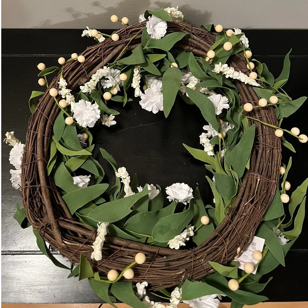Naturals Brands Floral Wreath Home‎ 16in Green White NWOT Grapevine Rustic